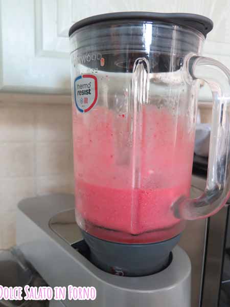 frulla smoothie banana e fragola