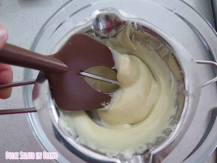 metti cioccolato a raffreddare