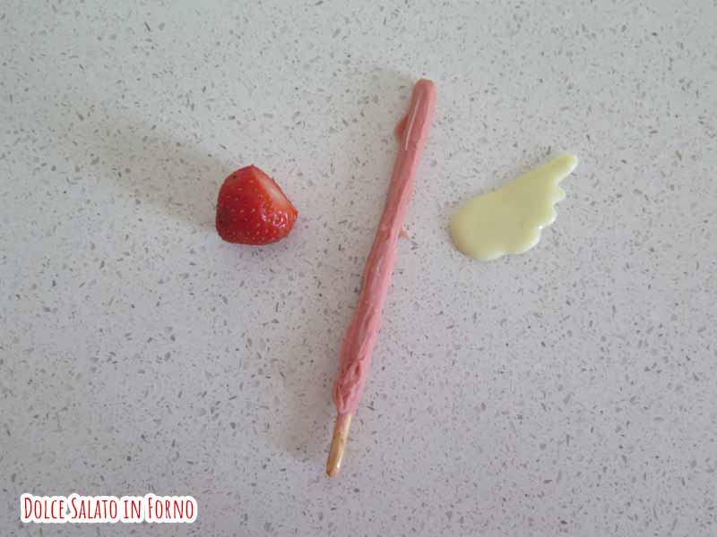 fragola, pocky e ala in cioccolato