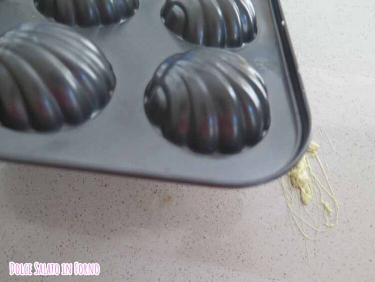rimuovi cioccolato eccesso