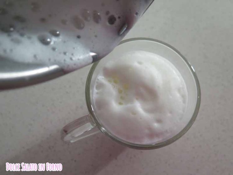 versa il latte montato
