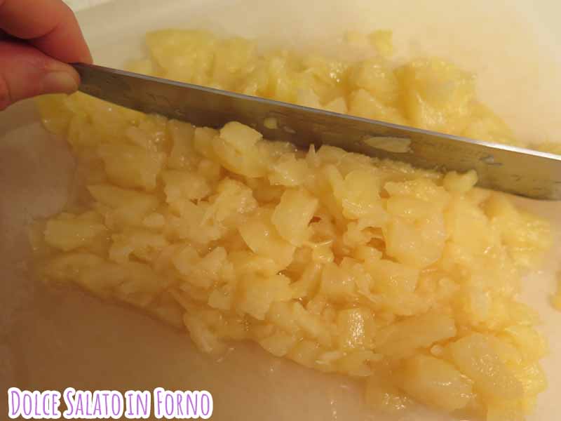 tagliare ananas