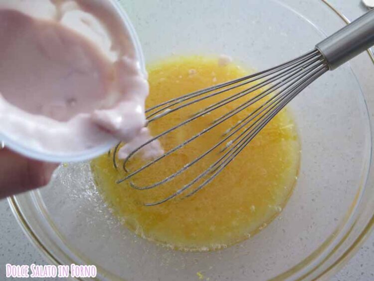 Aggiungi yogurt magro alla fragola
