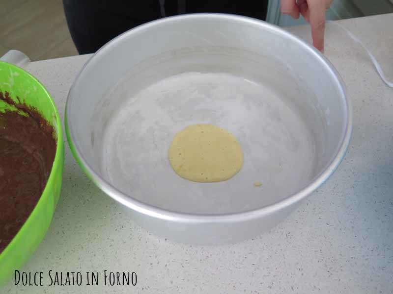 Versare 2 cucchiai composto bianco