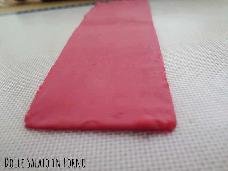 Stendere impasto colorato