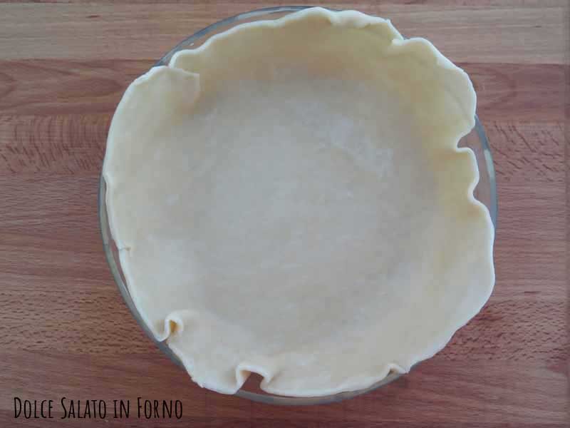 Stendere brisè sulla tortiera