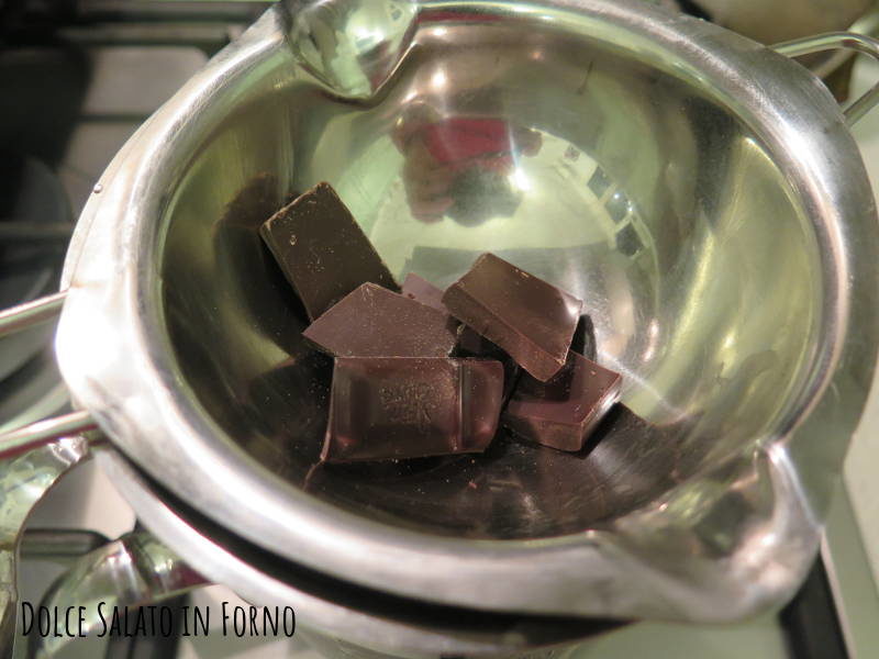 Fondere cioccolato fondente