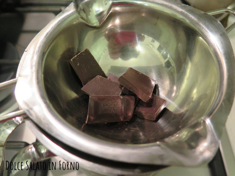 Fondere cioccolato fondente