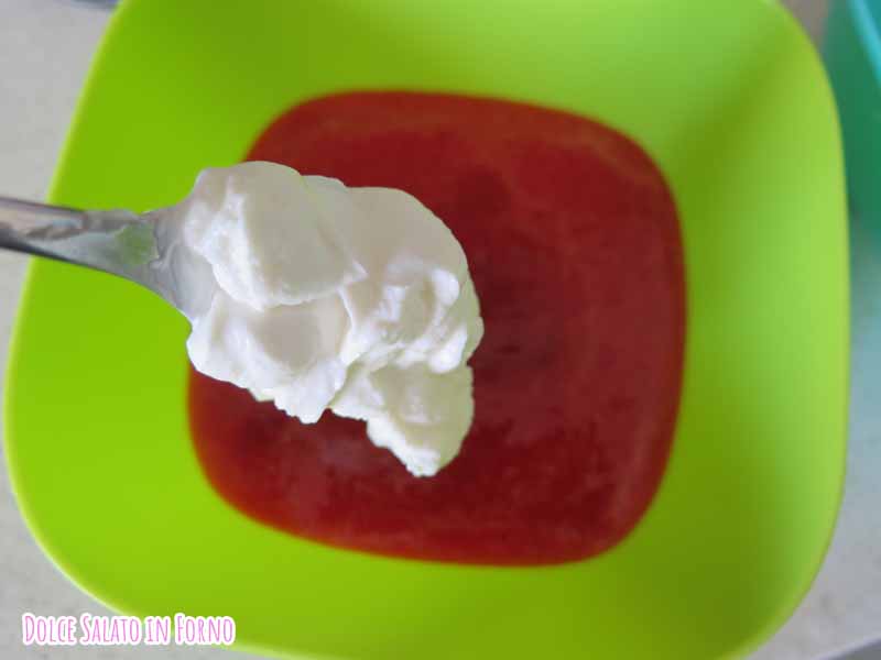 purea fragole con yogurt