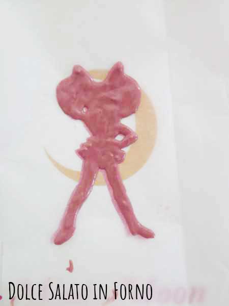 Sagoma Sailor Chibi Moon con cioccolato ruby