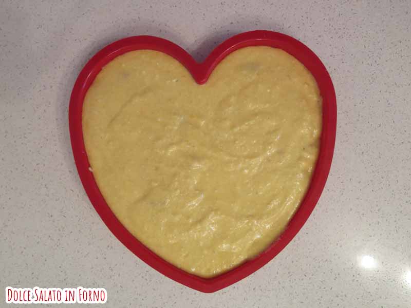 torta cioccolato bianco e lamponi a cuore