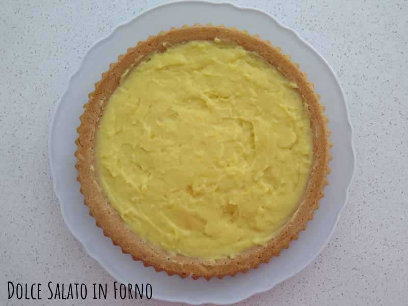 Versare crema pasticcera