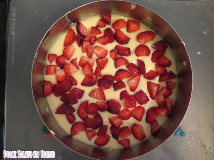 Aggiungi fragole all'impasto