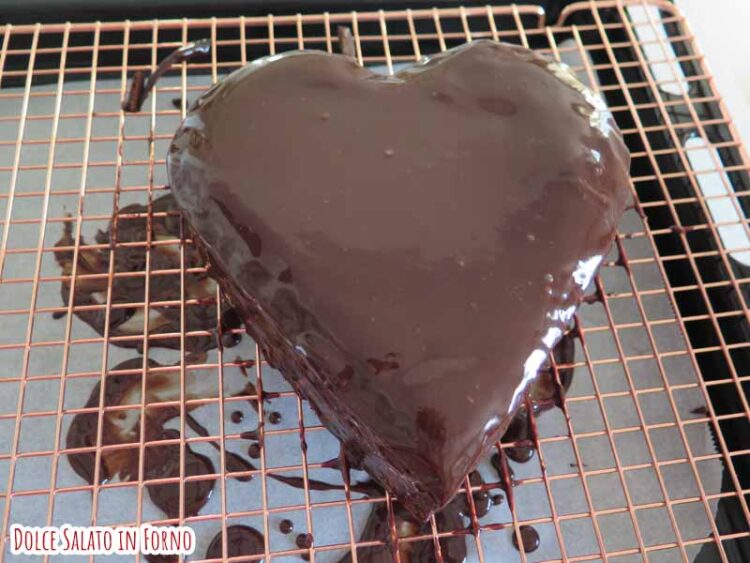 brownie al cioccolato fondente a forma di cuore