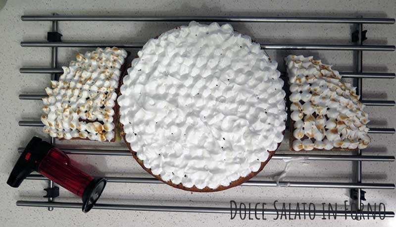 Decorare colomba con meringa