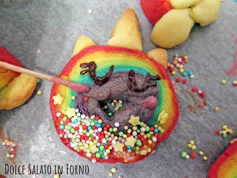 Decorare biscotto unicorno arcobaleno