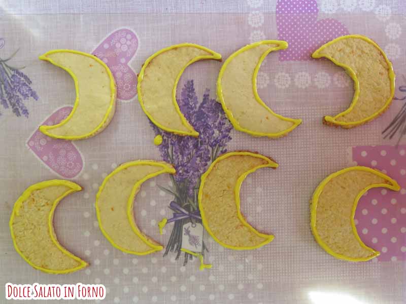 glassare i biscotti a forma di crescent compact di Sailor V
