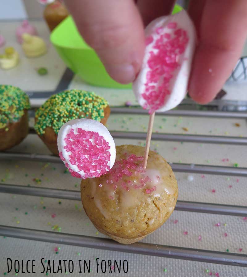 Infilzare le orecchie sul muffin