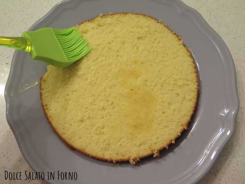 Spennellare con bagna il disco pasta genovese