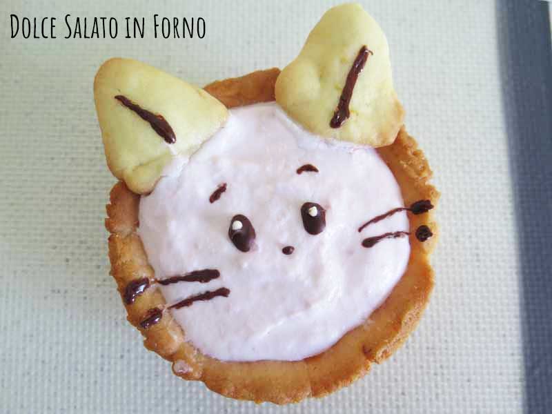 Crostatine a forma di gatto Pink con crema di ricotta e fragole