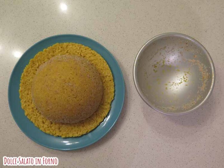 timballo di riso piselli e cotto a forma di cappello di paglia