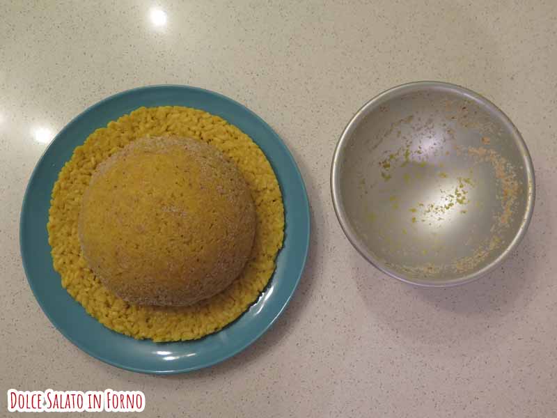 timballo di riso piselli e cotto a forma di cappello di paglia