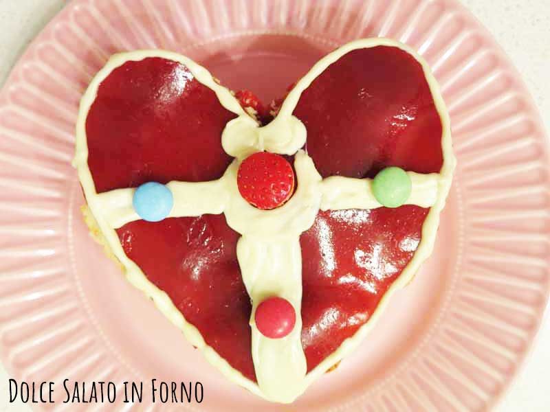 Torta alle fragole a forma di cristallo del cuore Sailor Moon