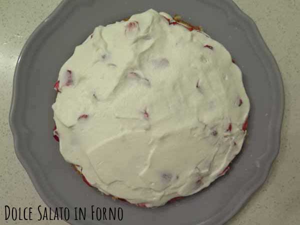 Ricoprire fragole con panna