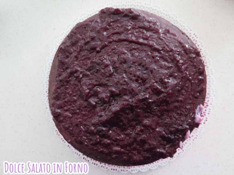 Spalma marmellata fragole e frutti di bosco