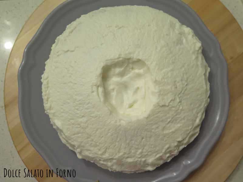 Coprire torta con panna