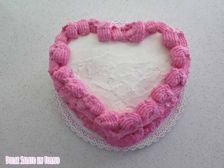 decora torta a cuore pink velvet di Usagi