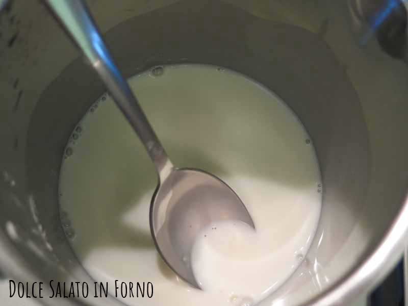 Sciogliere maizena nel latte
