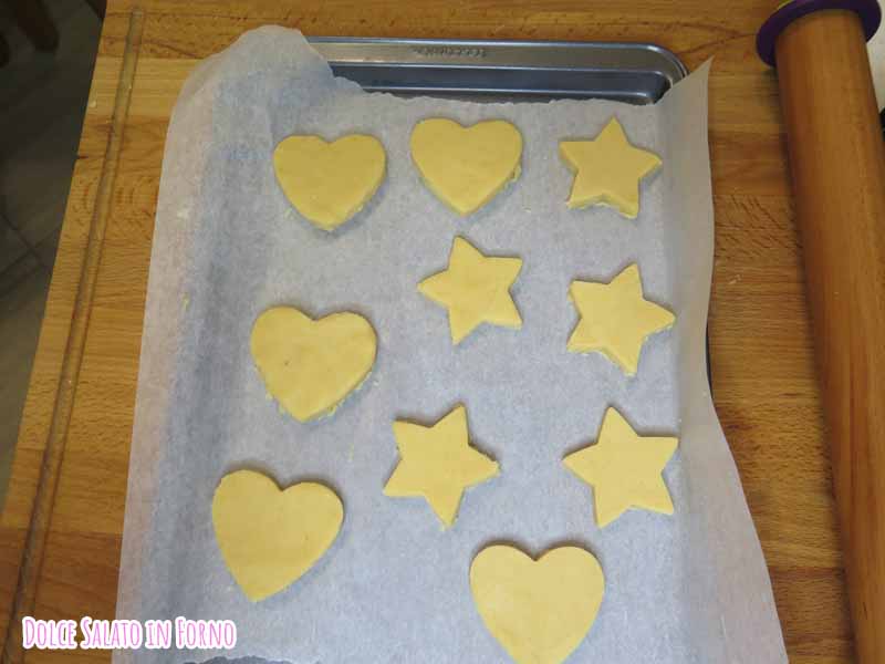 biscotti di frolla al miele a forma di stella e cuore di Takeo Goda