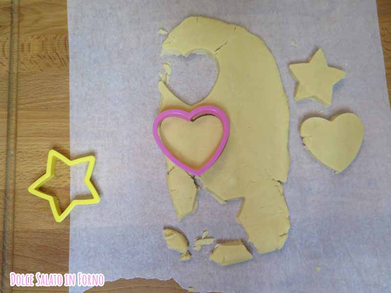 biscotti a forma di stella e cuore al miele