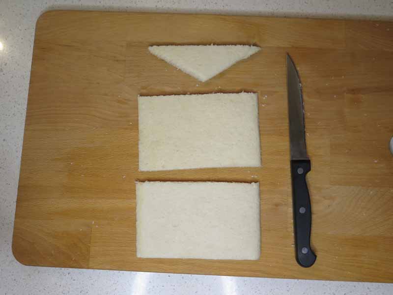 Pane tagliato a forma di busta