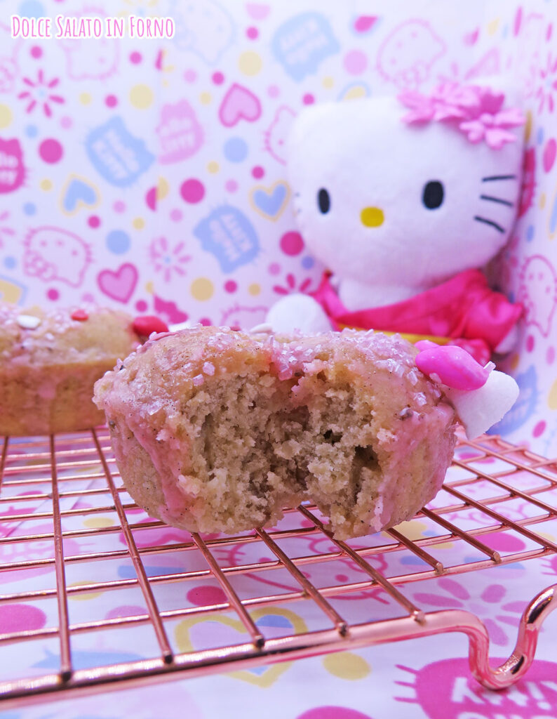 Ciambella alla mela, noci e cannella di Hello Kitty