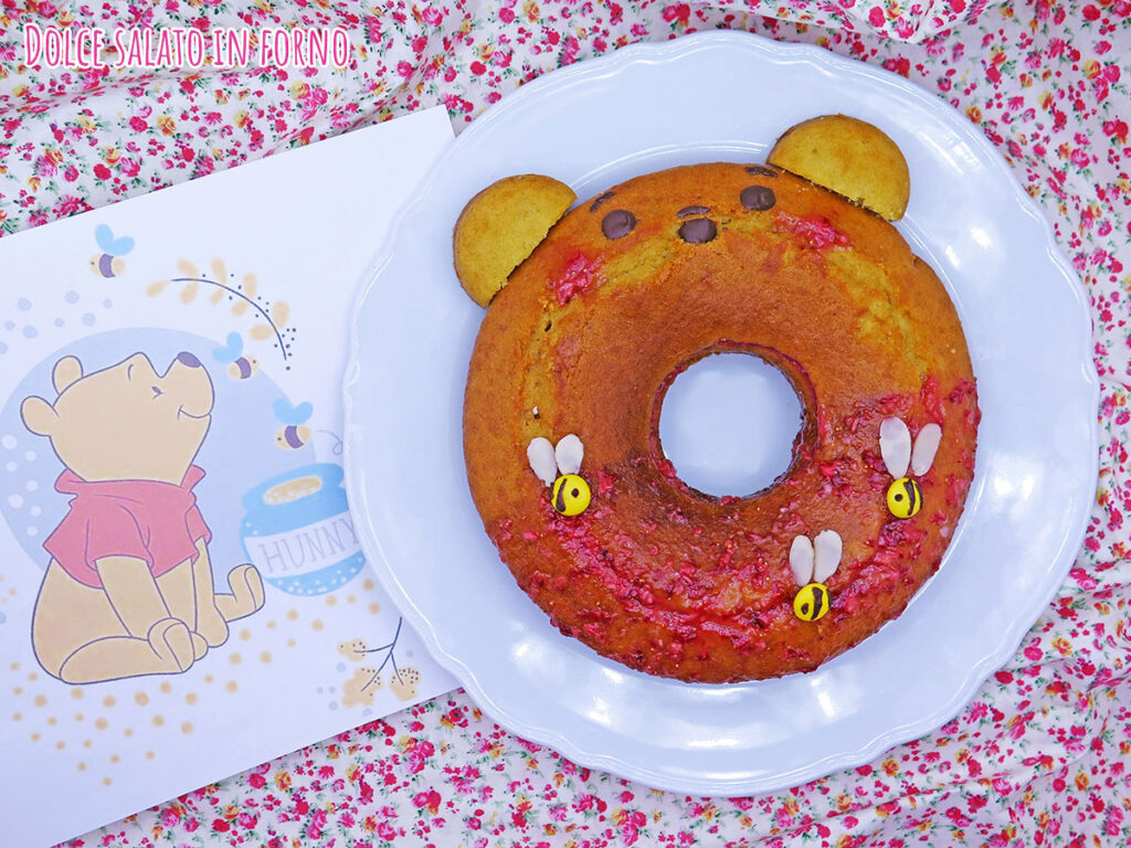 Ciambella al miele e latte con crema alle fragole senza uova di Winnie The Pooh