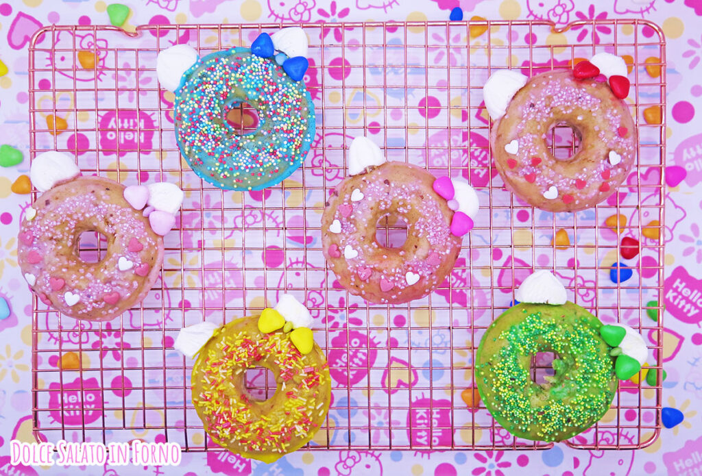 Ciambelline alle mele, noci e cannella a forma di Hello Kitty