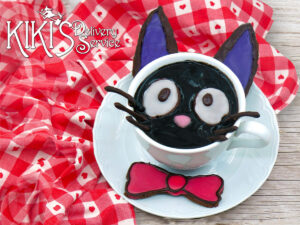 cioccolata in tazza al cacao nero del gatto nero Jiji