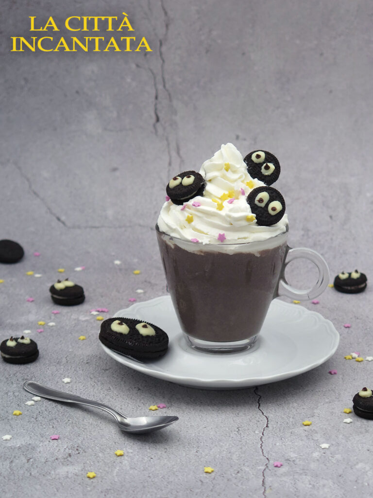 Cioccolata in tazza agli Oreo Susuwatari