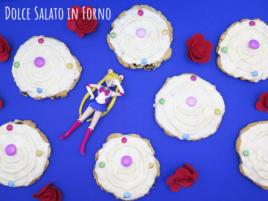 Cookies Cristallo di Luna Sailor Moon al cocco, mandorle, mirtilli e cioccolato bianco