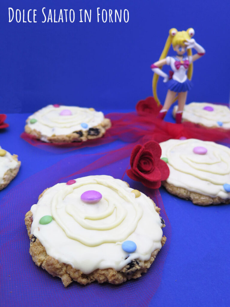 Cookies Cristallo di Luna Sailor Moon al cocco, mandorle, mirtilli e cioccolato bianco