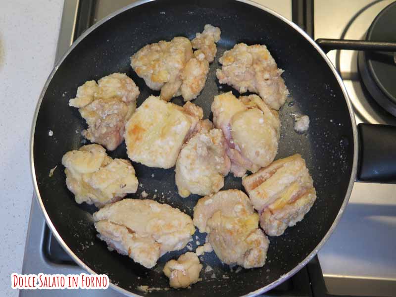 Cosce di pollo croccanti in padella