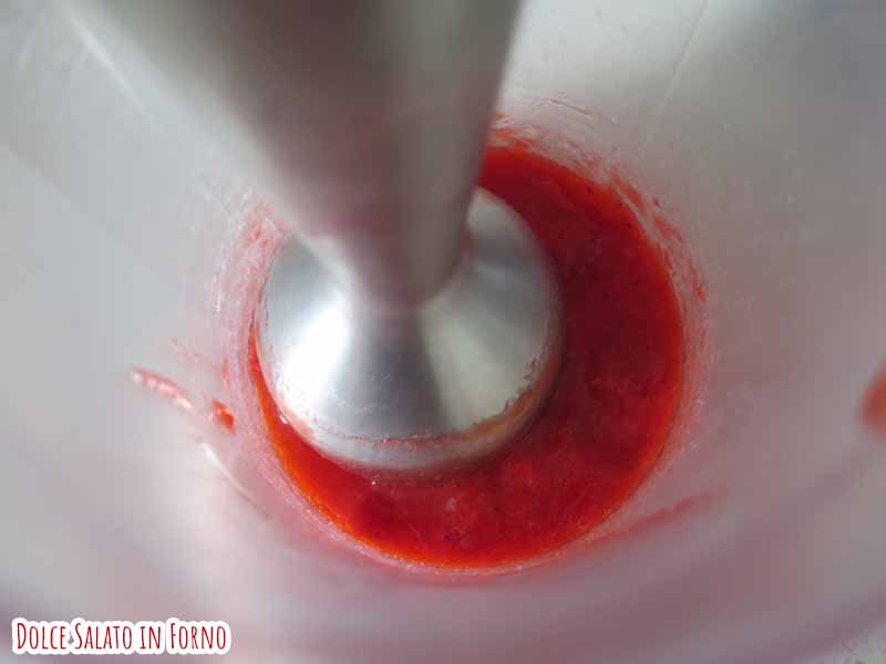 frulla fragole per purea