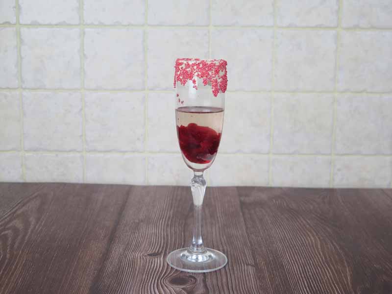 aggiungi al drink lo sciroppo alla vaniglia
