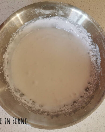 Glassa bianca per decorare biscotti con zucchero a velo e albume pastorizzato