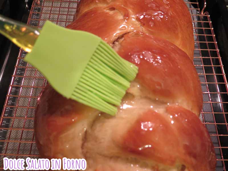 glassa treccia di pan brioche