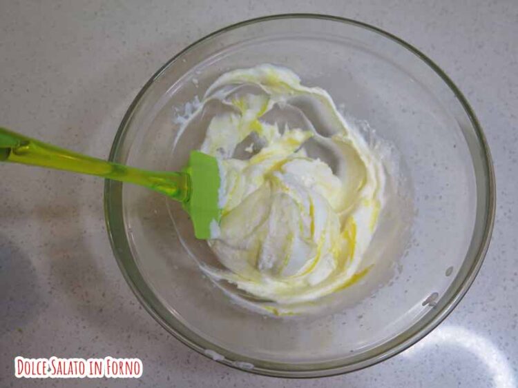 Incorpora crema alla panna montata