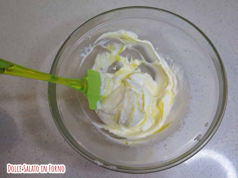 Incorpora crema alla panna montata