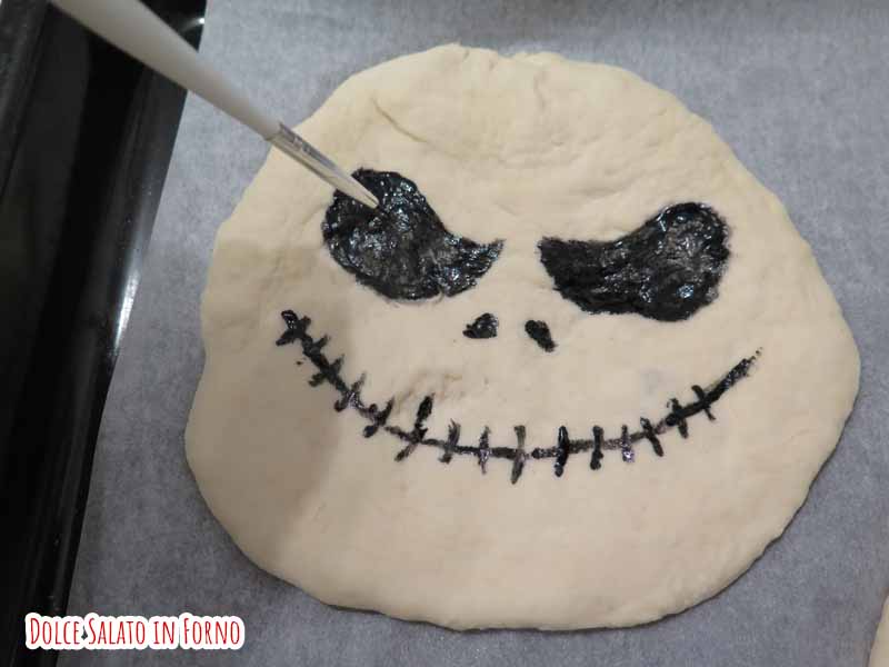 Jack Skeletron dipinto su pane arabo